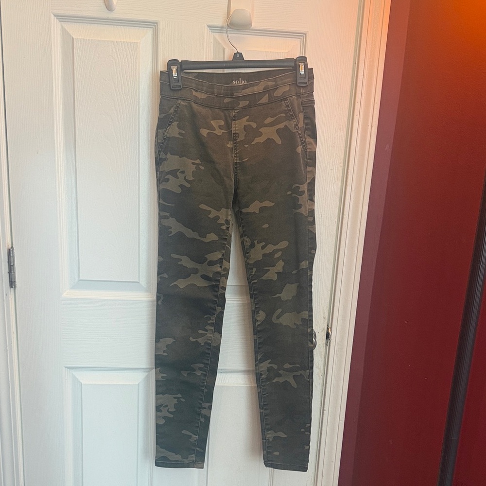 New York & Company Green Camo Skinny Pants